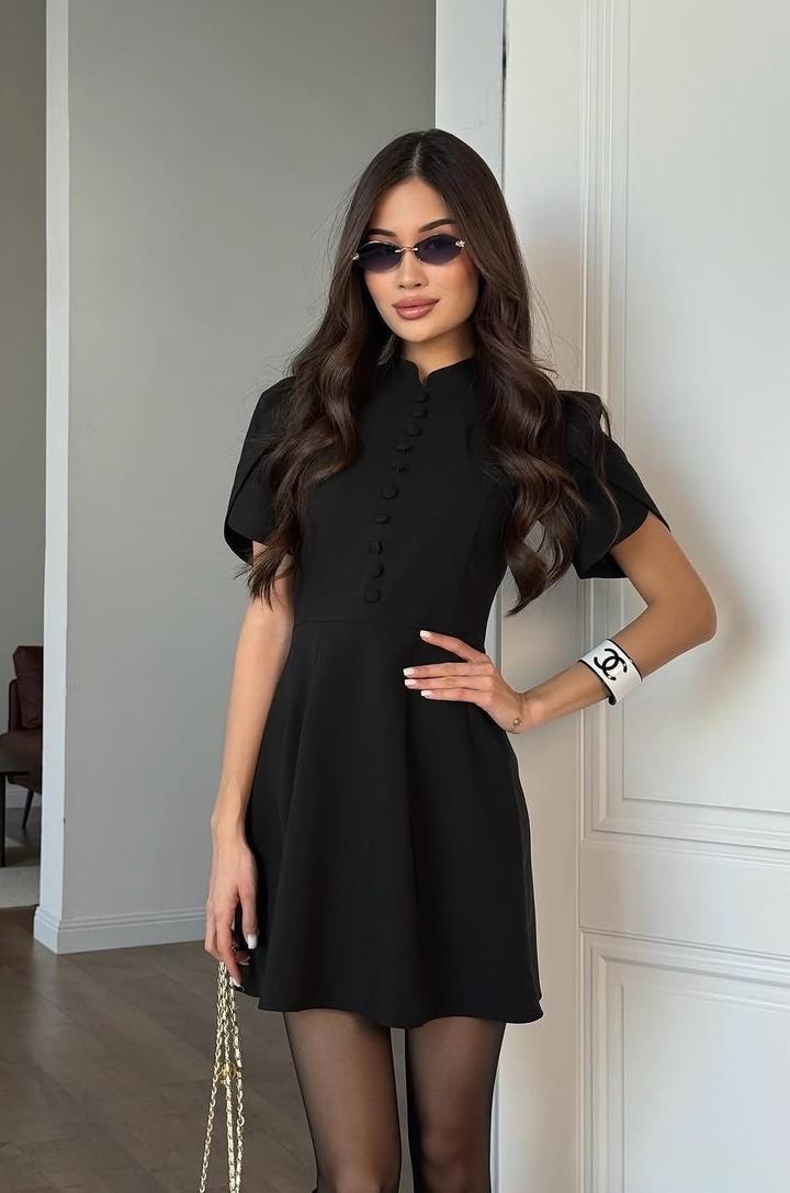 Черное мини платье