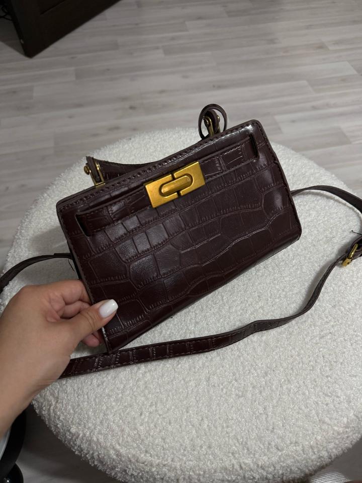 Сумочка тесно коричневая