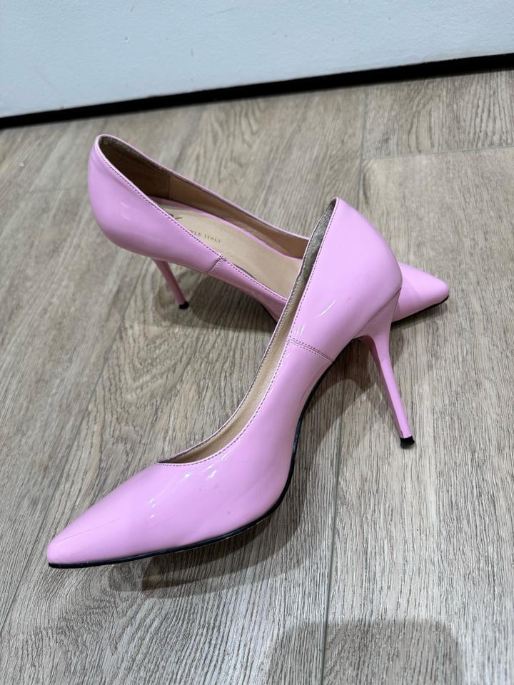 Розовые лакированные туфли