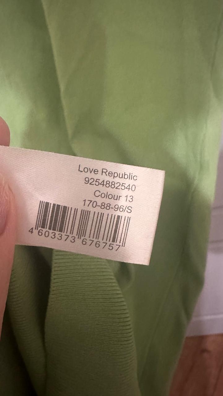 Эффектное трикотажное платье Love Republic.