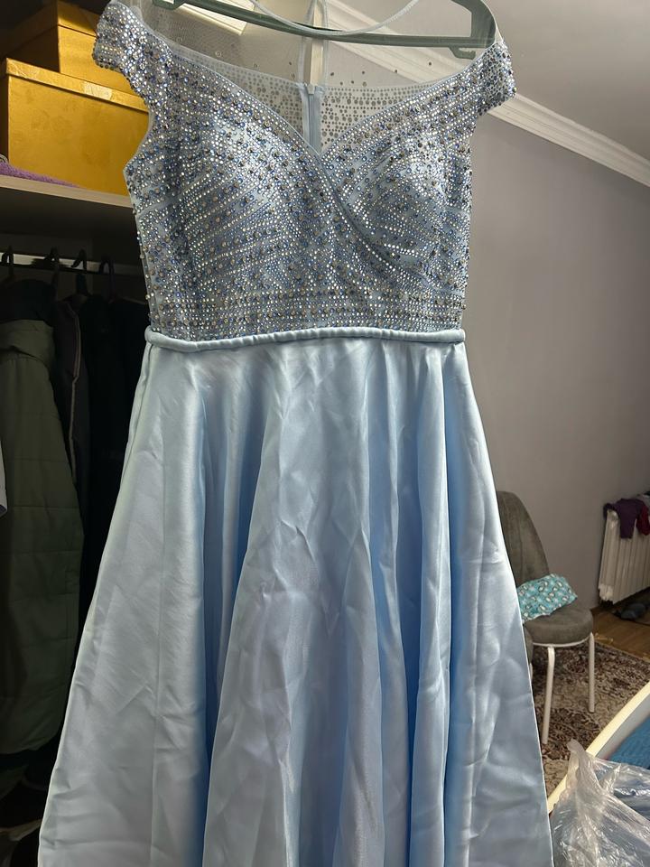 Голубое вечернее платье