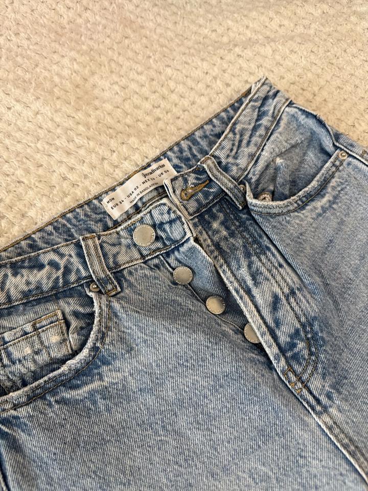 Джинсы Stradivarius