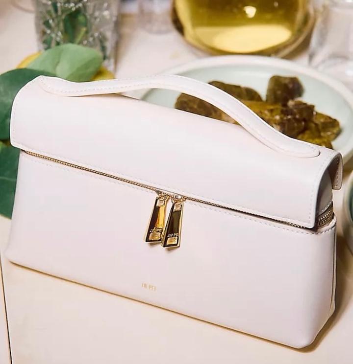 Продам сумку jw pei цвет белый