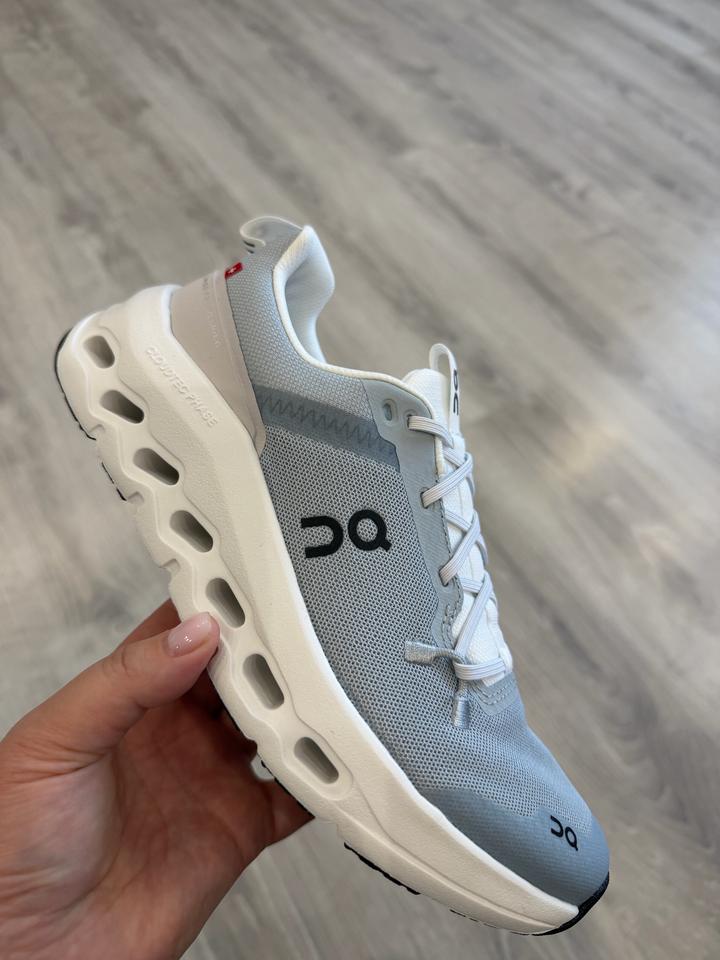 Кроссовки ON.