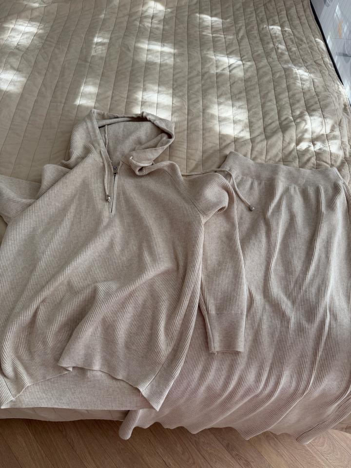 Бежевая двойка