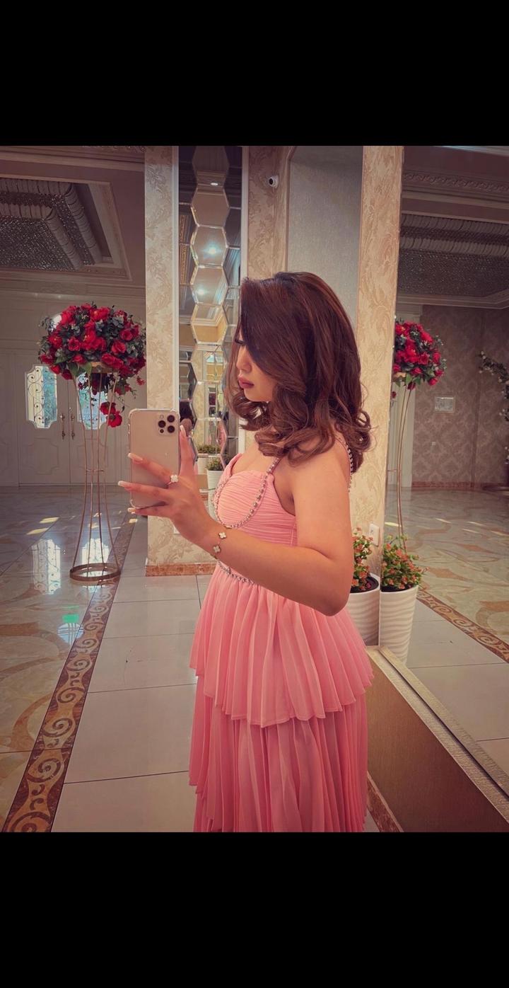 Розовое платье со стразами