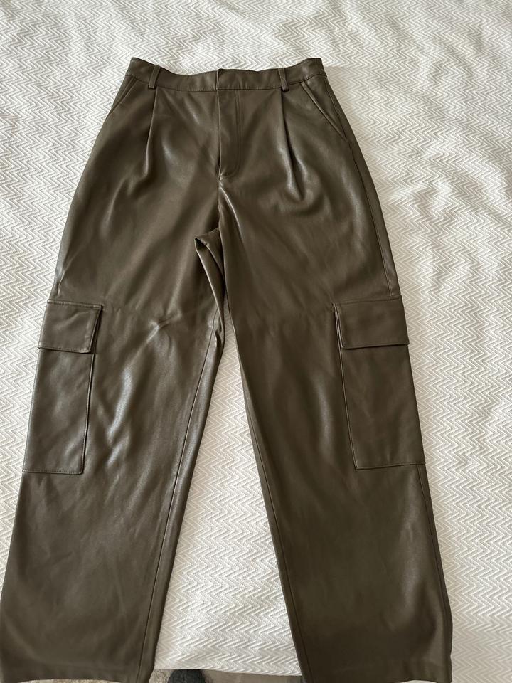 Брюки из экокожи Mango