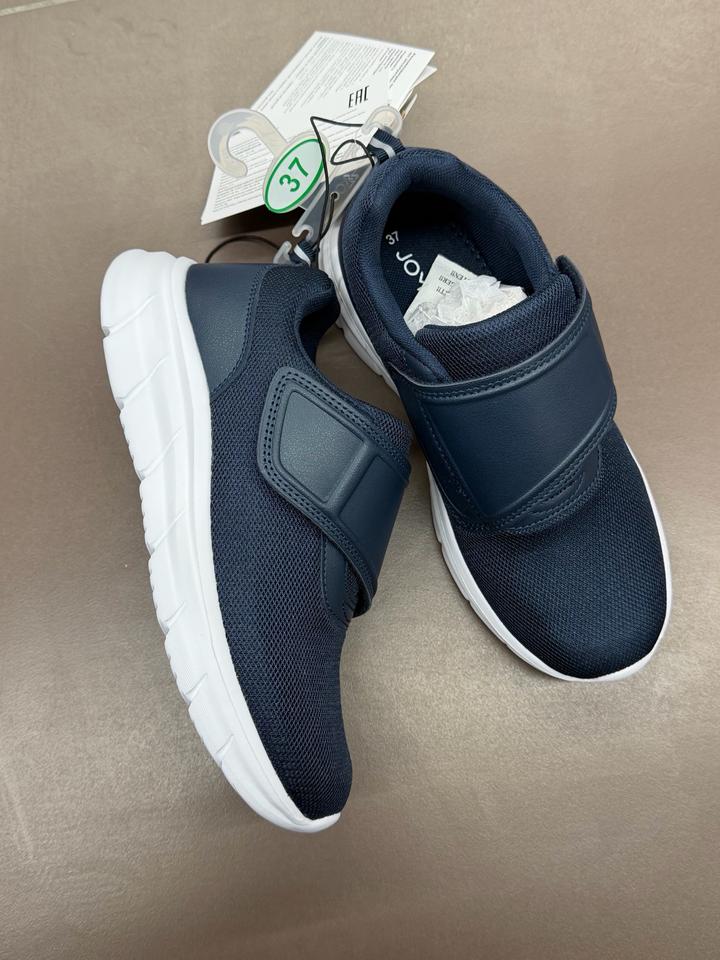 Кроссовки женские