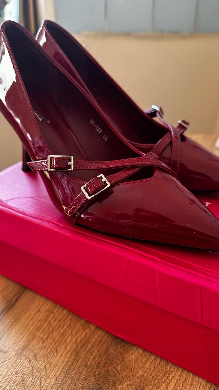 Бордовые лакированные туфли 38 р. Абсолютно новые.