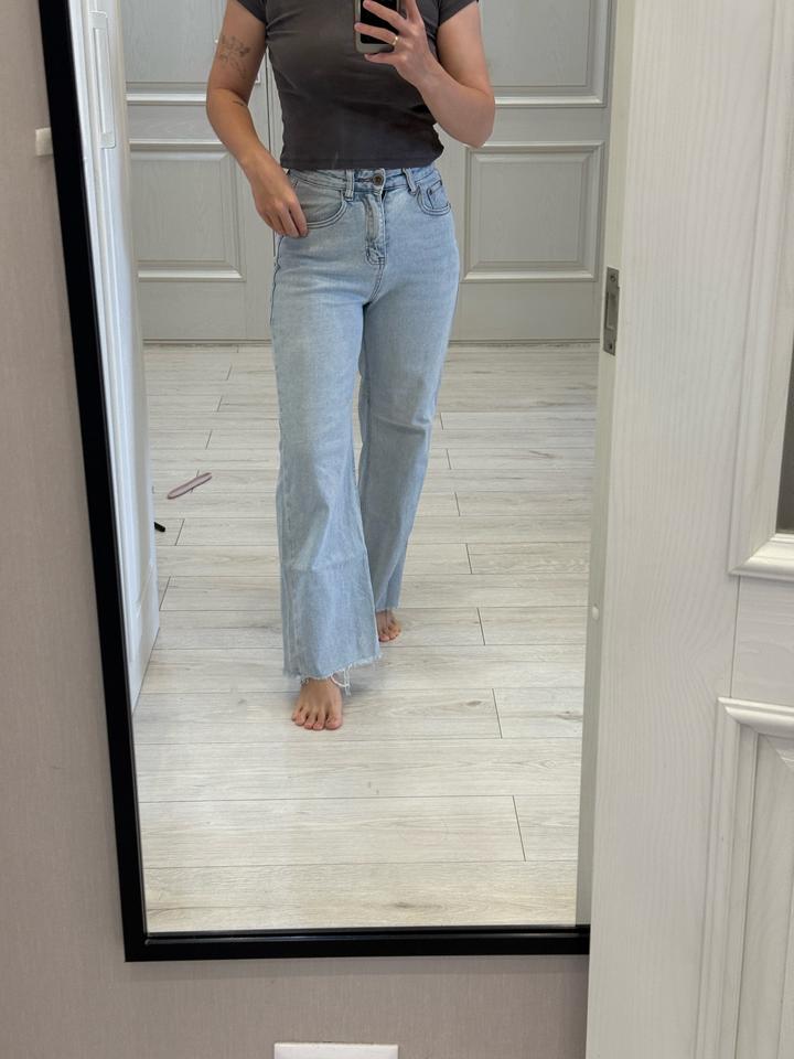 Джинсы , светло синего цвета