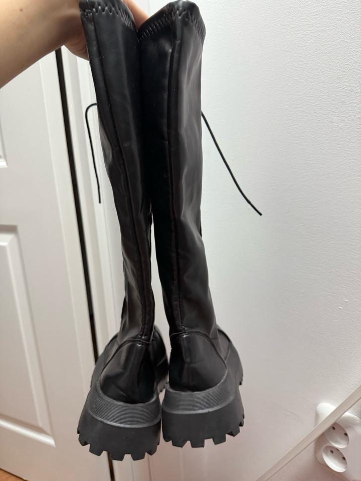 Сапоги на шнуровке длинные до колена