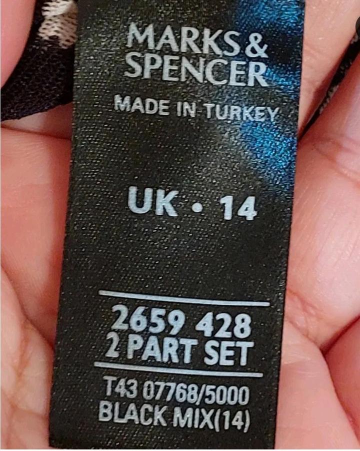 Топ от бренда Marks & Spencer