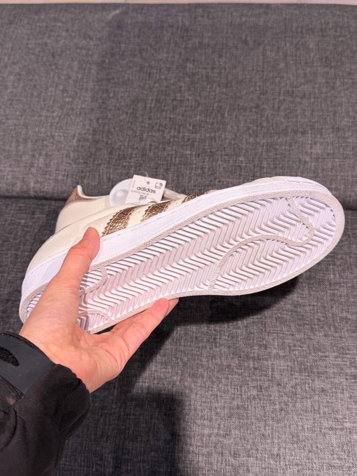 Кроссовки adidas