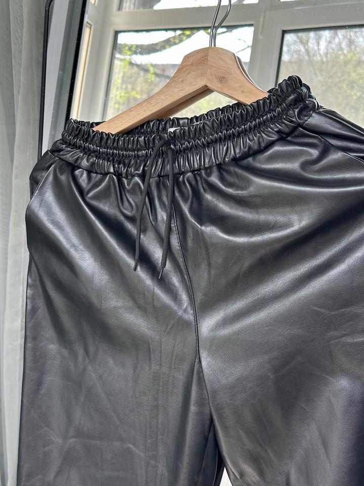 Черные штаны под кожу