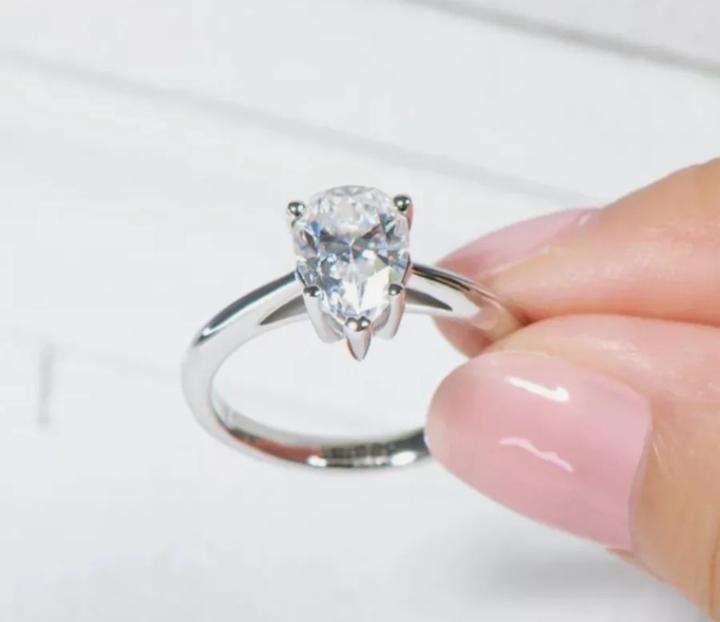 Кольцо мауссанит груша