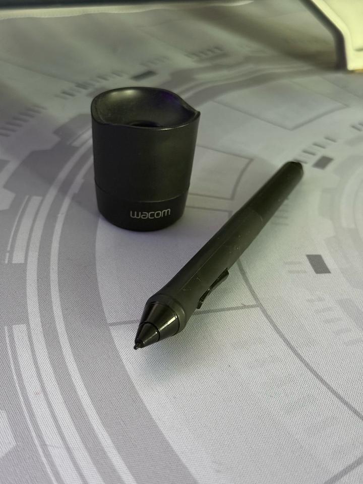 Wacom Cintiq 22HD DTK-2200 графический монитор\планшет