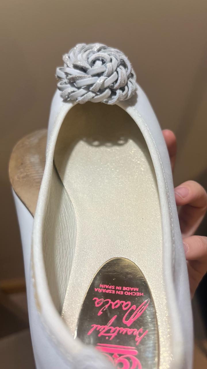 Белые нарядные детские балетки