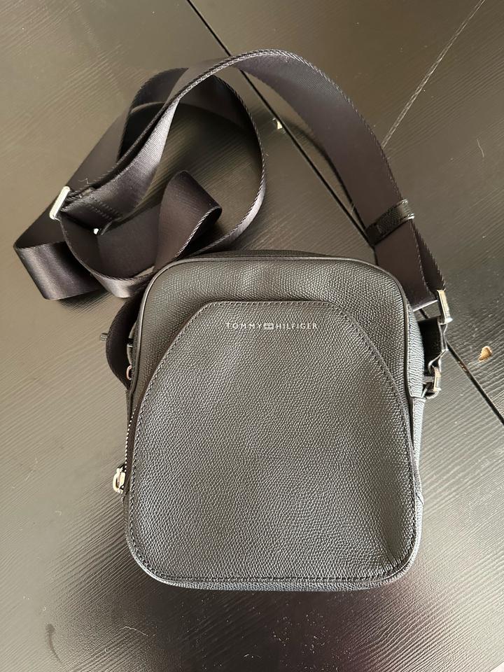 Кожаная сумка Tommy Hilfiger