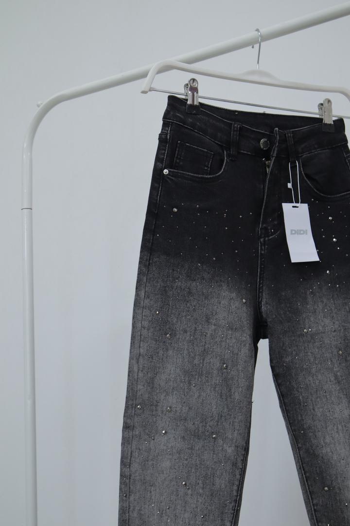 Джинсы mom с стразами