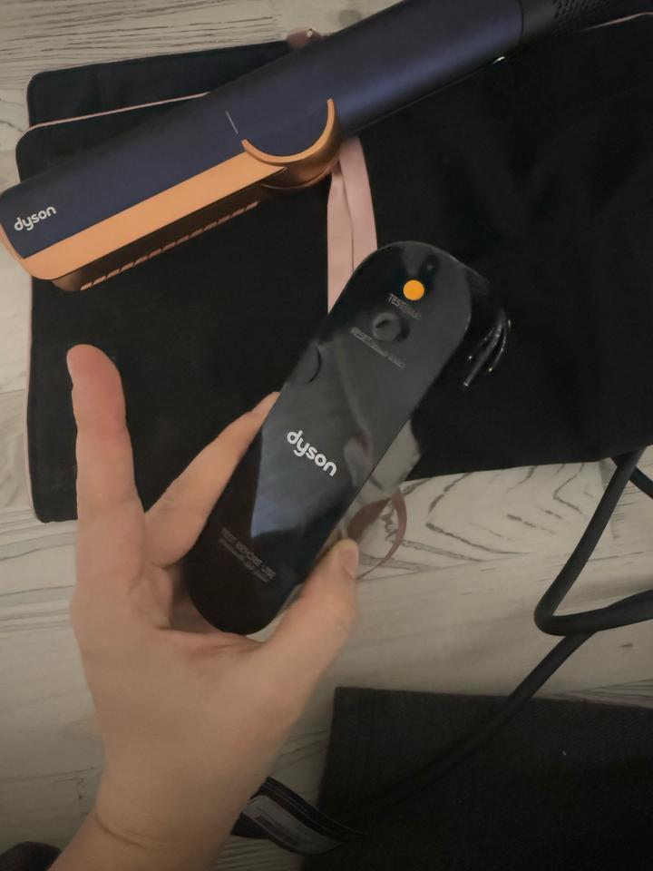 Dyson Airstrait Официальный Dyson Store Абу-Даби