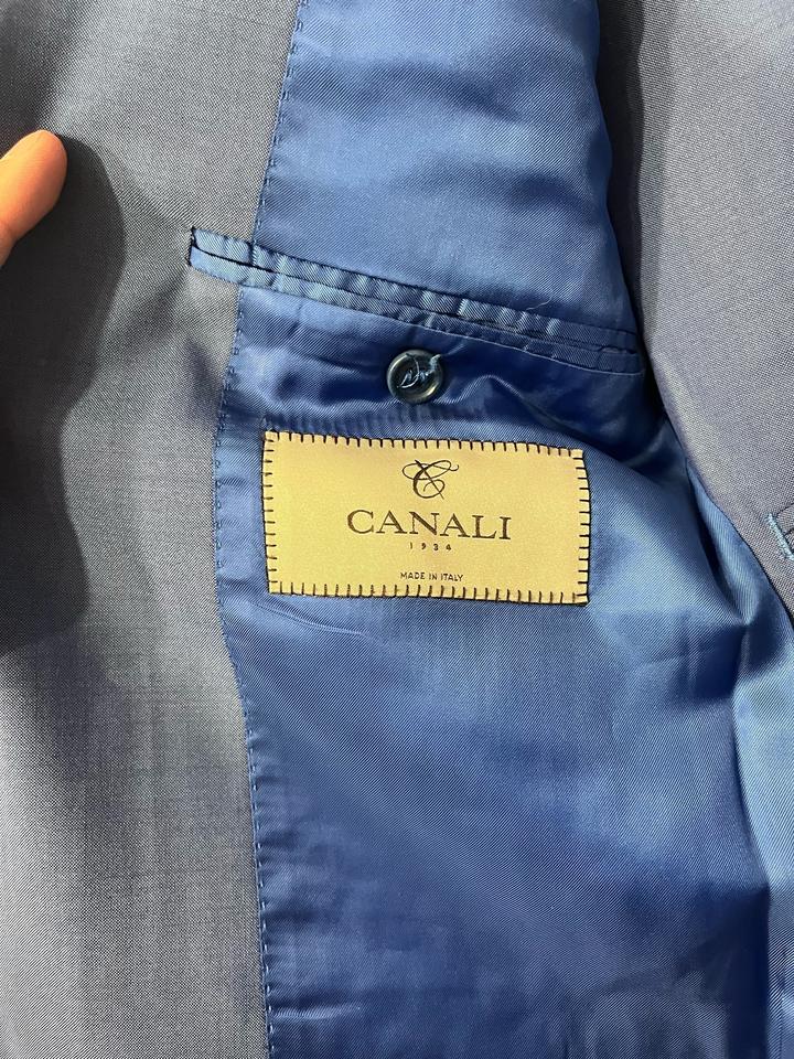 Продам костюм Canali