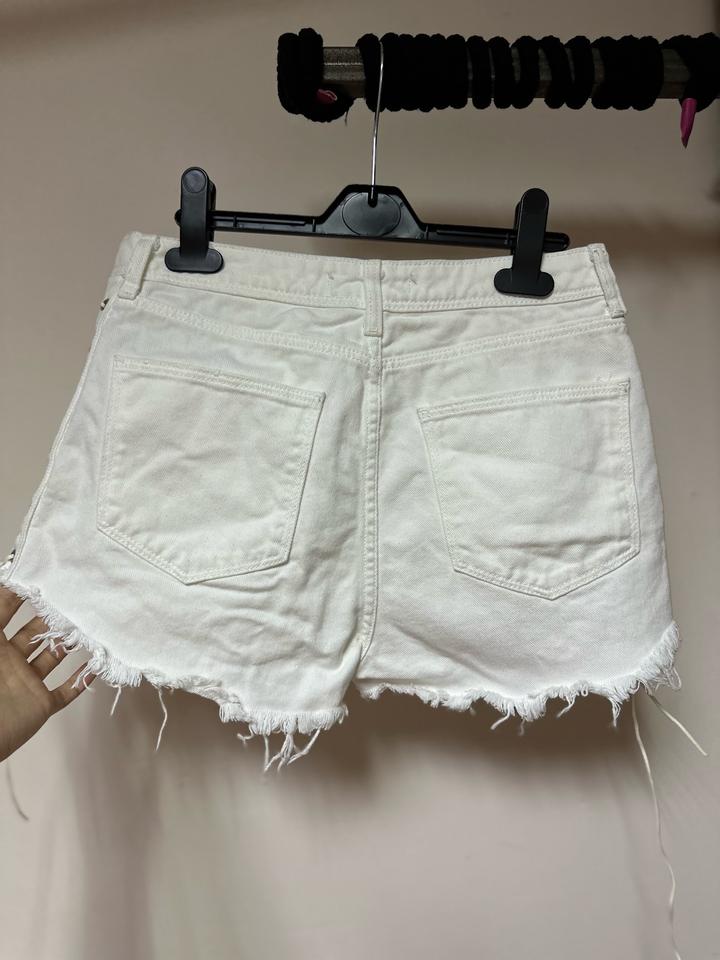 Белые джинсовые шорты Zara