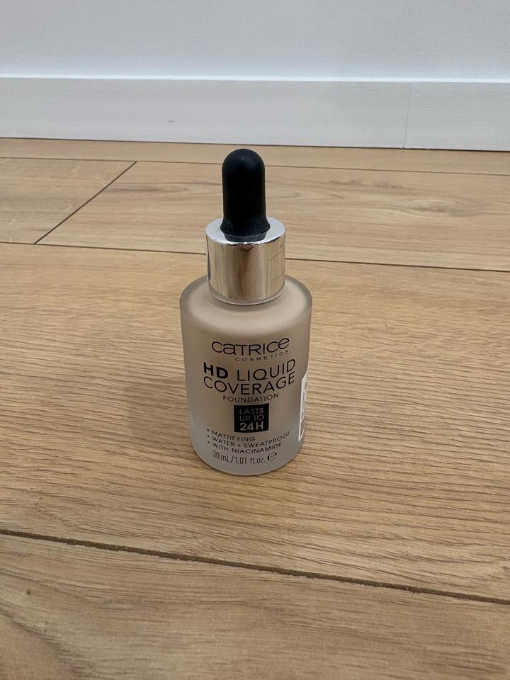 Тональный крем Catrice