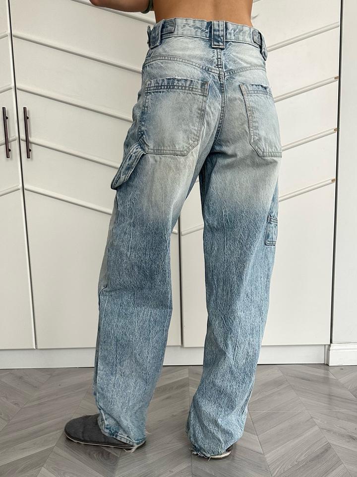 Голубые джинсы bershka