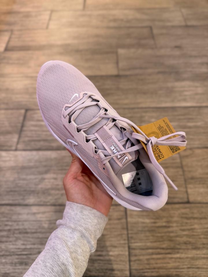 Женские кроссовки Nike