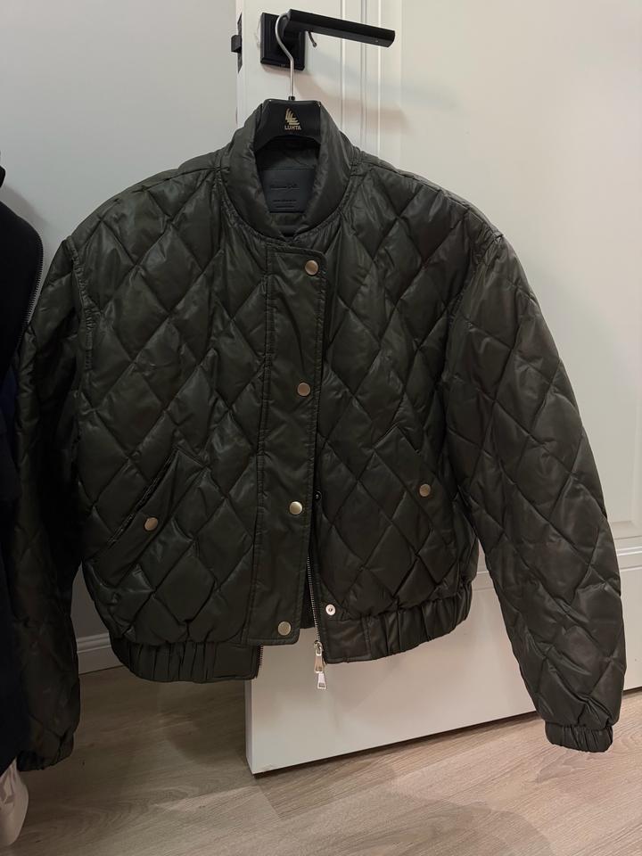 Продам куртку Massimo Duti