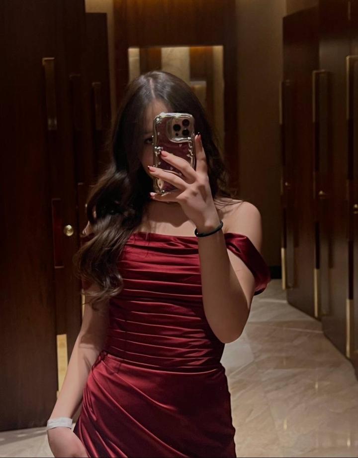 бордовое корсетное платье