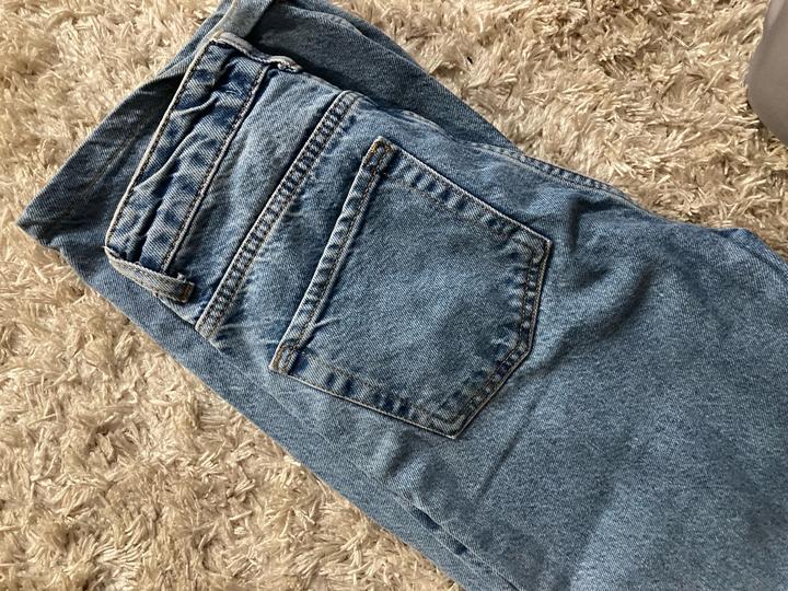 Голубые широкие джинсы 34