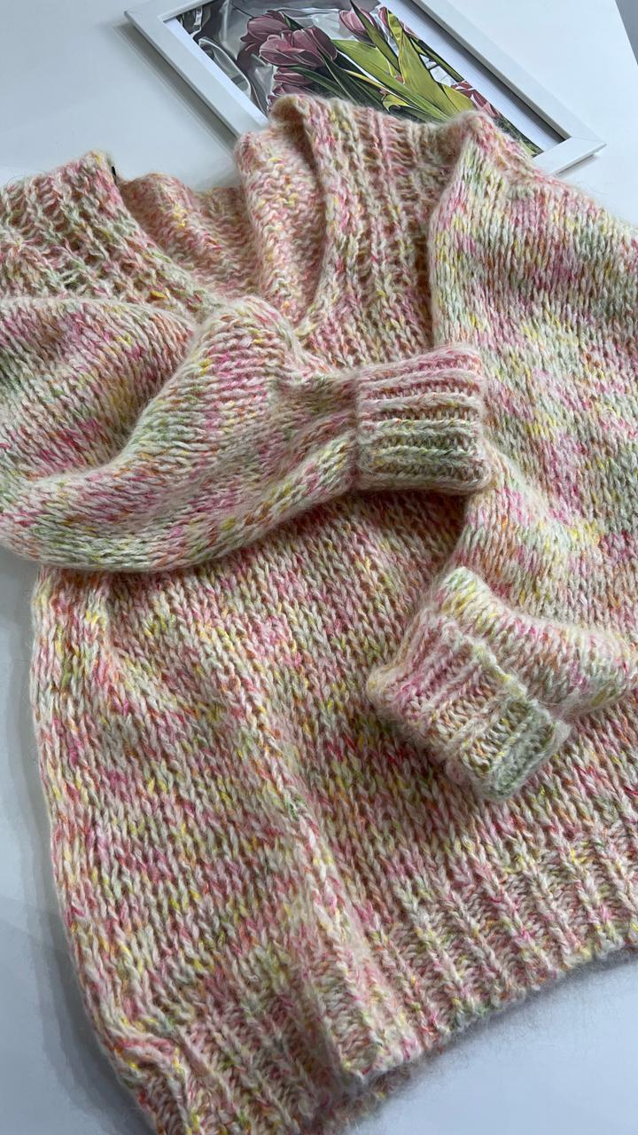 Пуловер вязаный