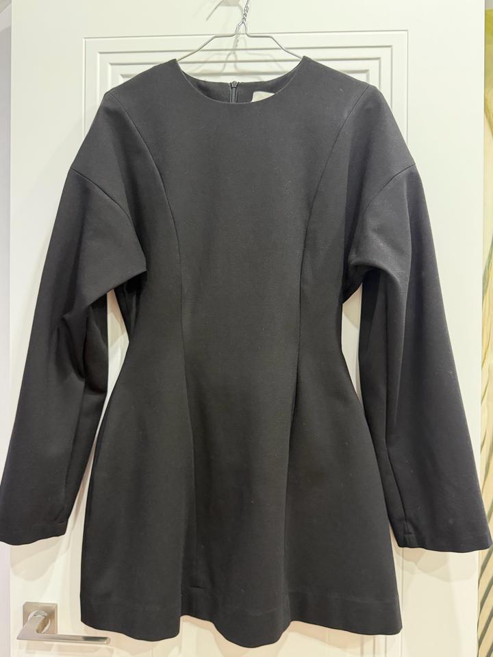 Черное платье мини