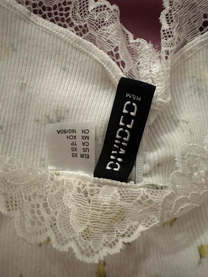 Топ в рубчик с кружевом и цветочным принтом H&M Divided
