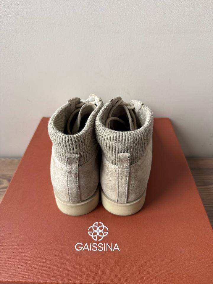 Бежевые ботинки