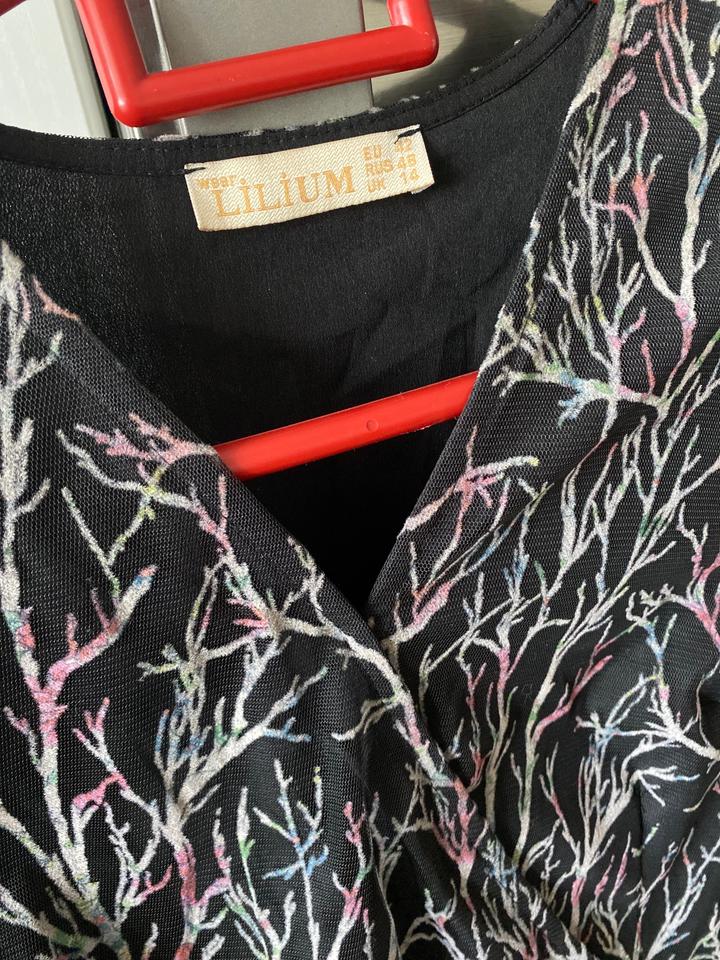 Нарядный платья