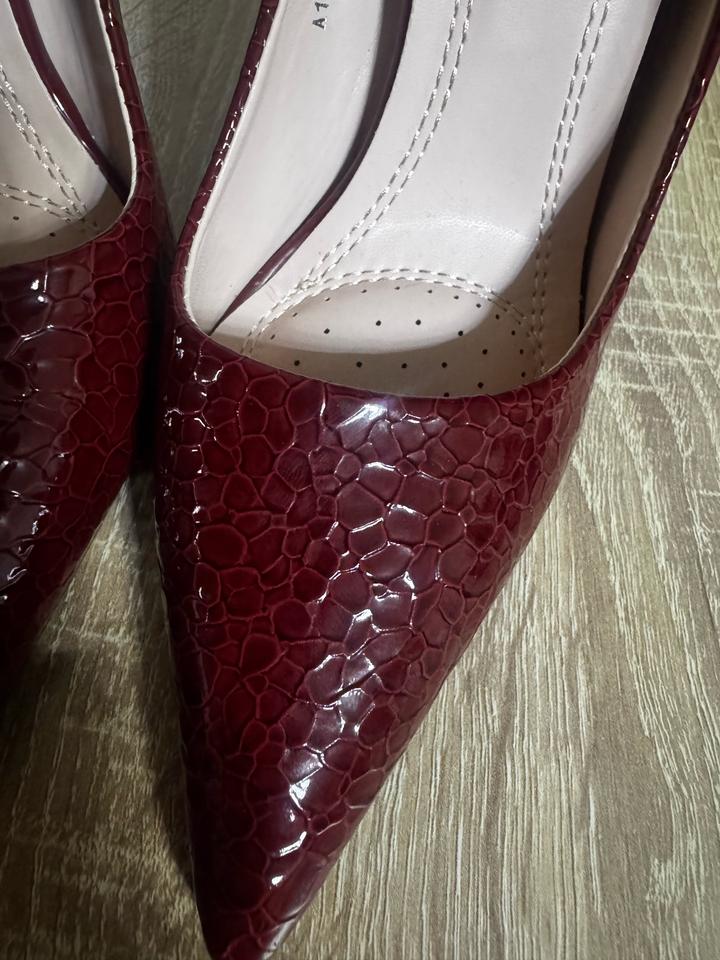 бордовые туфли