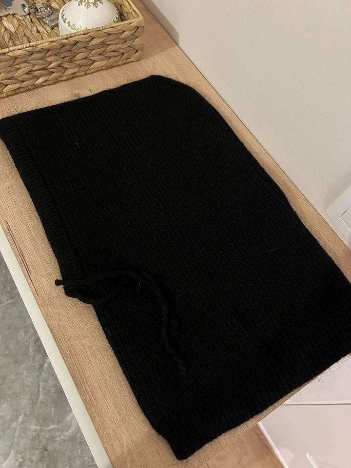 Капор черный женский