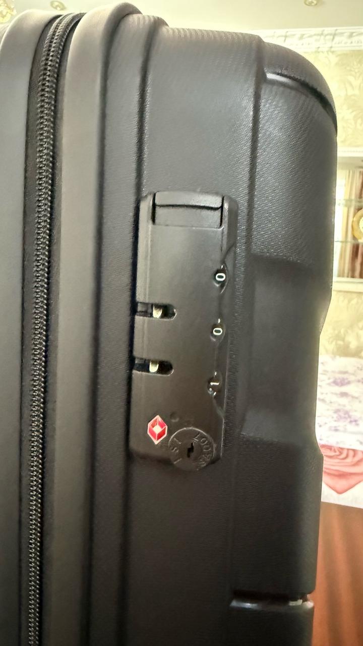 Чемодан American Tourister ручная кладь с кодовым замком