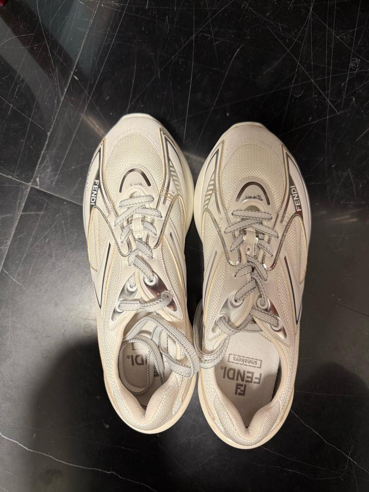 кроссовки Фенди 38,5