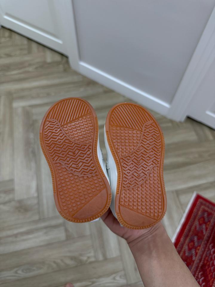 Кроссовки next