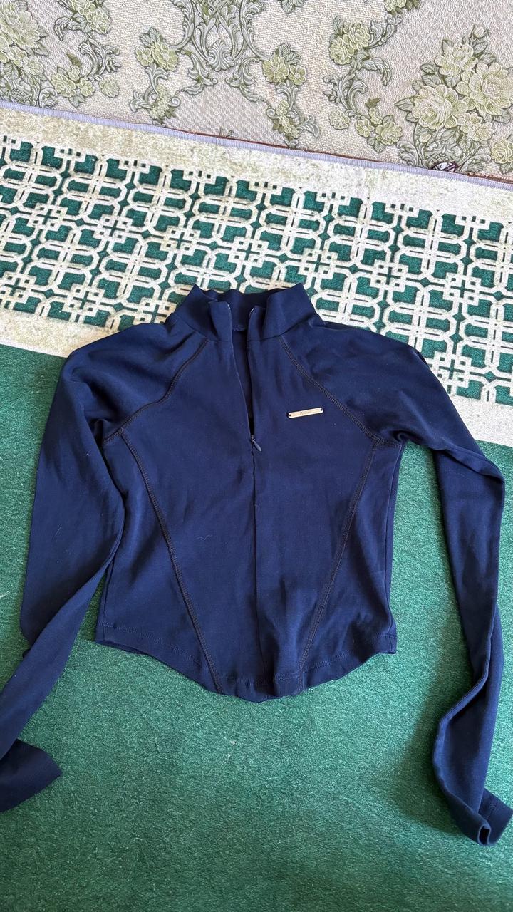 Синяя кофта