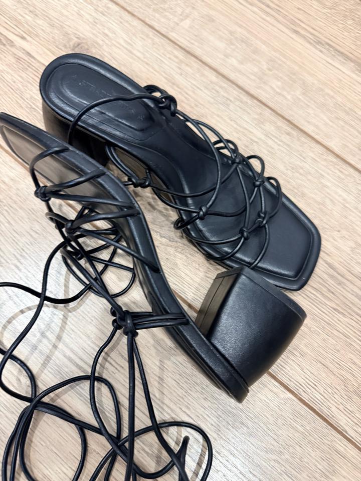 Сандалии Stradivarius