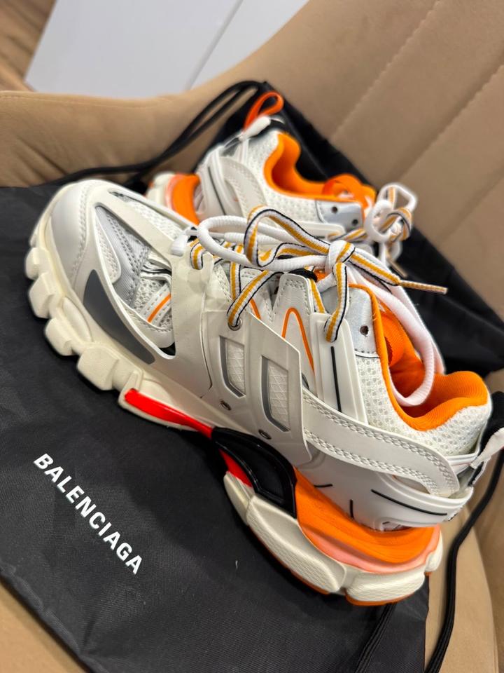 Стильные кроссовки Balenciaga