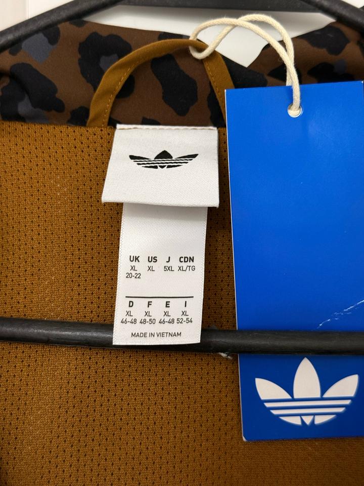 Adidas леопардовая куртка ветровка