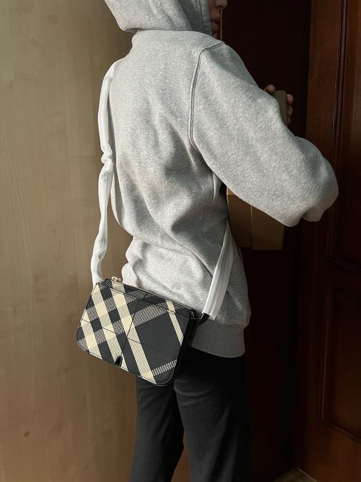 Burberry та самая сумка