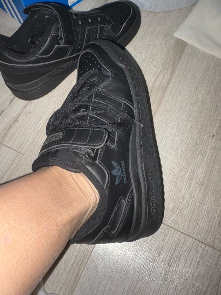 Кроссовки adidas forum