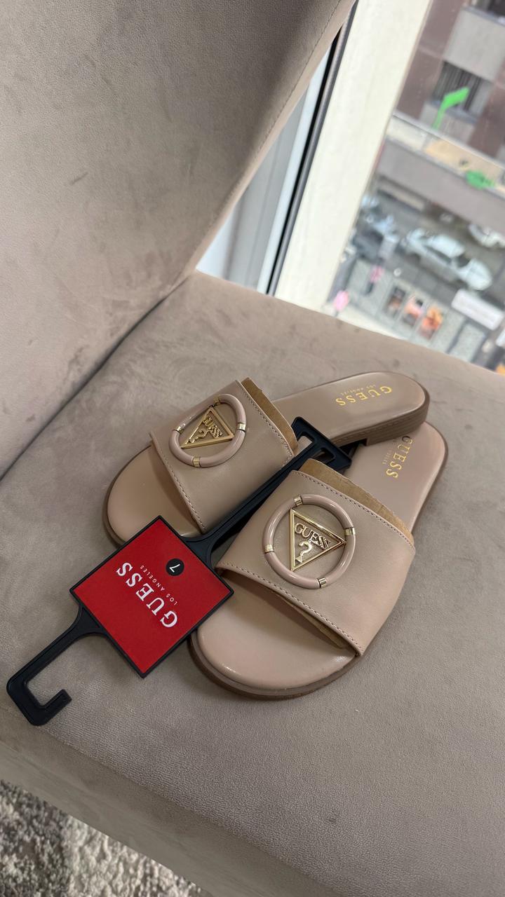 Шлепанцы Guess