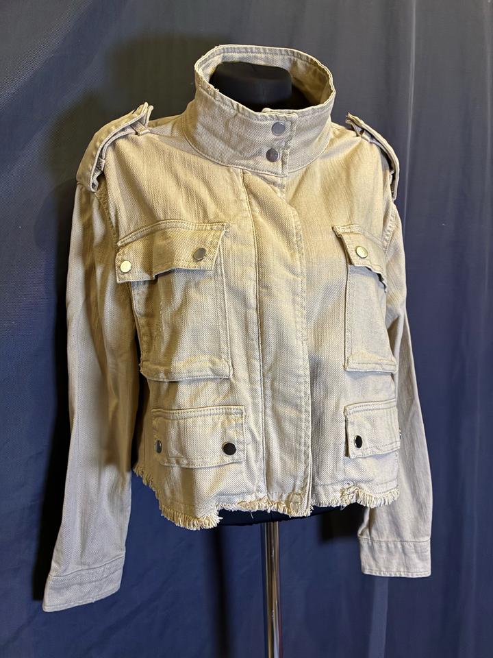 Курточка Bershka